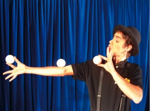 immagine:  TANTO DI CAPPELLO (rassegna di teatro di strada- circo-variet)
